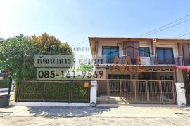 3 Bedroom Townhouse for sale in Pruksaville 57 Pattanakarn, Suan Luang, Bangkok