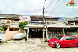 2 Bedroom Townhouse for sale in Wang Thonglang, Bangkok