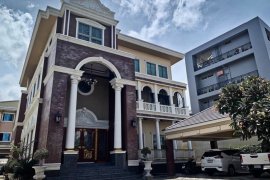 5 Bedroom House for sale in Bang Mot, Bangkok