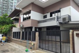 3 Bedroom House for rent in Khlong Tan Nuea, Bangkok