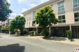 3 Bedroom Townhouse for sale in Siamese Blossom @ Fashion, Khan Na Yao, Bangkok near MRT Nopparat