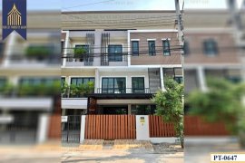 3 Bedroom Townhouse for sale in Bang Chan, Bangkok