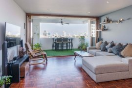 2 Bedroom Condo for Sale or Rent in Khlong Toei Nuea, Bangkok near BTS Ekkamai