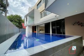 4 Bedroom House for Sale or Rent in Watthana, Bangkok near BTS Ekkamai