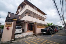 ขายบ้าน 6 ห้องนอน ใน หนองบอน, ประเวศ ใกล้ MRT ศรีอุดม