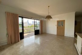 3 Bedroom Condo for sale in Prompak Gardens, Khlong Tan Nuea, Bangkok
