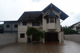 4 Bedroom House for rent in Chan Kasem, Bangkok near MRT Chankasem