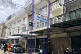 3 Bedroom Commercial for rent in Thanon Phaya Thai, Bangkok near Airport Rail Link Ratchaprarop