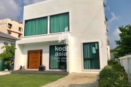 5 Bedroom House for rent in Bang Chak, Bangkok near BTS Punnawithi