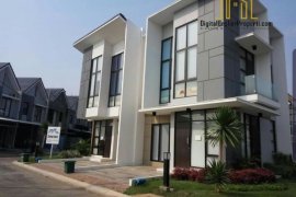 2 Bedroom House for sale in Telukjambe, West Java