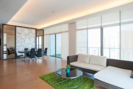 4 Bedroom Condo for sale in Two Roxas Triangle, Metro Manila