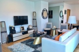4 Bedroom Condo for Sale or Rent in San Lorenzo, Metro Manila near MRT-3 Ayala