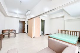 Condo for rent in San Lorenzo, Metro Manila