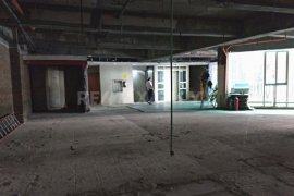 Commercial for rent in Urdaneta, Metro Manila
