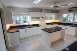 5 Bedroom House for rent in Dasmariñas Village, Makati, Metro Manila near MRT-3 Magallanes