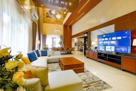 6 Bedroom House for sale in Moonwalk, Metro Manila