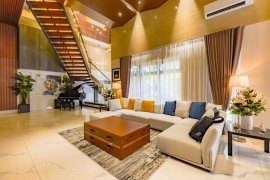 6 Bedroom House for sale in Moonwalk, Metro Manila