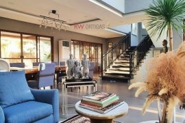 7 Bedroom House for sale in Tunasan, Metro Manila
