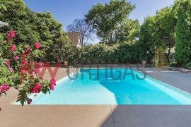 3 Bedroom House for sale in Urdaneta, Metro Manila