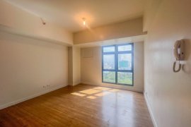 Condo for sale in Pinyahan, Metro Manila near MRT-3 Quezon Avenue