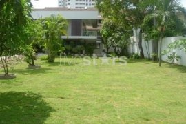 3 Bedroom House for rent in Khlong Toei Nuea, Bangkok near MRT Sukhumvit