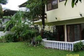 4 Bedroom House for rent in Khlong Toei Nuea, Bangkok near MRT Phetchaburi