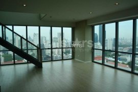 2 Bedroom Condo for sale in The Room Sukhumvit 21, Khlong Toei, Bangkok near MRT Sukhumvit