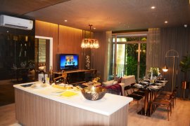 1 Bedroom Condo for sale in Rhythm Ekkamai Estate, Khlong Tan Nuea, Bangkok near BTS Ekkamai