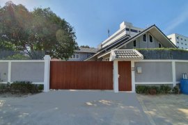 4 Bedroom House for rent in Phra Khanong Nuea, Bangkok