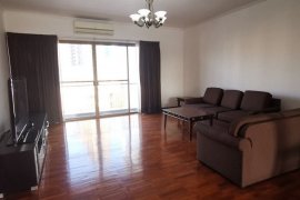 3 Bedroom Condo for rent in Baan Rajakhru Apartment, Sam Sen Nai, Bangkok near BTS Ari