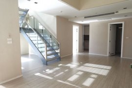 2 Bedroom Condo for sale in The Room Sukhumvit 21, Khlong Toei, Bangkok near MRT Sukhumvit