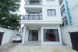3 Bedroom House for rent in Phra Khanong Nuea, Bangkok near BTS Ekkamai
