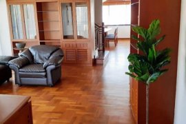 3 Bedroom Condo for rent in Khlong Tan Nuea, Bangkok