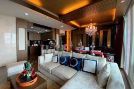 3 Bedroom Condo for sale in Bang Lamphu Lang, Bangkok