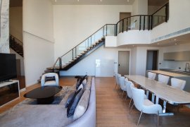 3 Bedroom Condo for sale in Magnolias Waterfront Residences, Khlong Ton Sai, Bangkok near BTS Charoen Nakhon