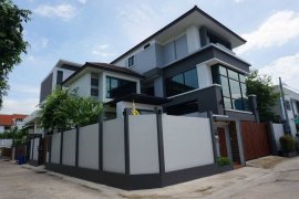 5 Bedroom House for sale in Baan yu charoen, Khlong Chaokhun Sing, Bangkok near MRT Mahatthai
