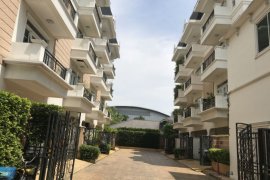 3 Bedroom House for sale in Bang Kapi, Bangkok near MRT Pradit Manutham