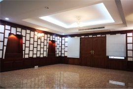 5 Bedroom House for rent in Khlong Tan Nuea, Bangkok