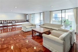 3 Bedroom Condo for rent in Khlong Toei Nuea, Bangkok near BTS Asoke