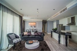 3 Bedroom Condo for sale in The Emporio Place, Khlong Tan, Bangkok
