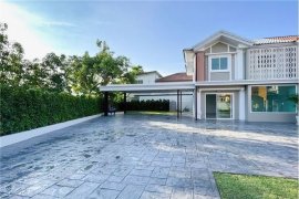4 Bedroom Townhouse for sale in Bang Chan, Bangkok