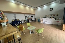 7 Bedroom Commercial for rent in Chiang Mai
