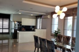 5 Bedroom House for sale in Chom Phon, Bangkok