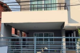 3 Bedroom Warehouse / Factory for rent in Huai Khwang, Bangkok