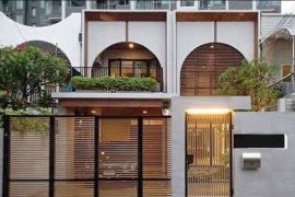 3 Bedroom Townhouse for rent in Khlong Toei, Bangkok near BTS Ekkamai