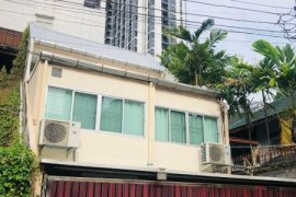 4 Bedroom Townhouse for rent in Khlong Toei, Bangkok near BTS Ekkamai