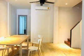 4 Bedroom Townhouse for rent in Khlong Toei, Bangkok near BTS Ekkamai