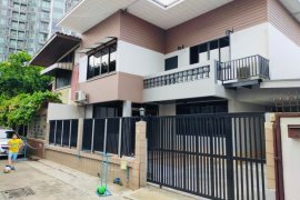 4 Bedroom House for rent in Khlong Toei, Bangkok near BTS Ekkamai