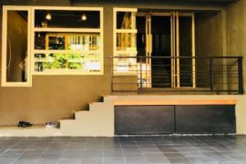 5 Bedroom Office for rent in Bang Kapi, Bangkok