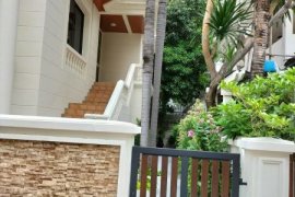 5 Bedroom Townhouse for rent in Sam Sen Nok, Bangkok